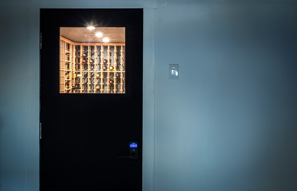 Cave à vin Outremont wine vault - porte sécurisée secured door